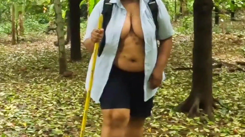 Anne Ipe: House Wife on Vacation, Walking Naked in Jungle. Exposing Her...