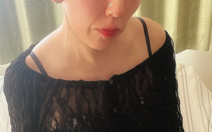 Serina SissyBitch: 그녀의 작은 자지를 과시하고 자위하는 화려한 성인 소녀 의상을 입은 Serina 02