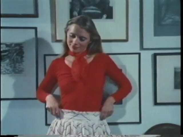 Old Good Porn: Awek blonde dikongkek dari belakang semasa awek menggesel teteknya