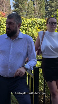 아, 네, 저는 완전히 구멍에 들어갔어요! 행복한 니콜 머코브스키가 촬영장에서 세 명의 남자와 애널 섹스를 합니다!