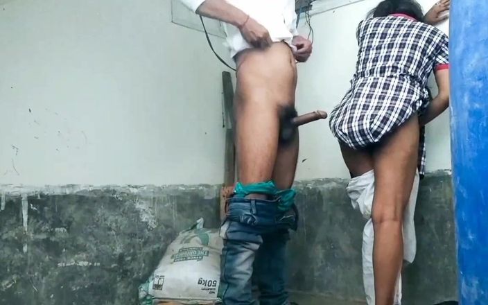 Fantacycutting: Indisch studentenmeisje belt stiekem haar leraar en krijgt haar vagina...