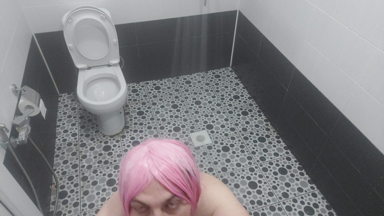 Kitty_Cross: お尻ニューハーフ白おいしい曲線美ボディがバスルームの床でいちゃつく