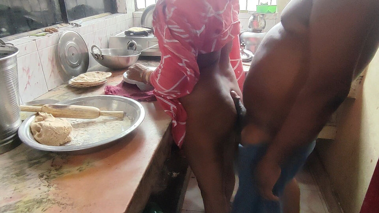 FULLMJEDETI: Villaggio wali bhabhi ko cucina io chodai kiya tempi di...