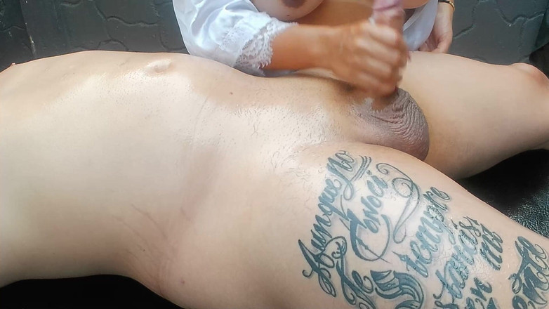 SENSESEX: Большая мачеха любит массаж на улице