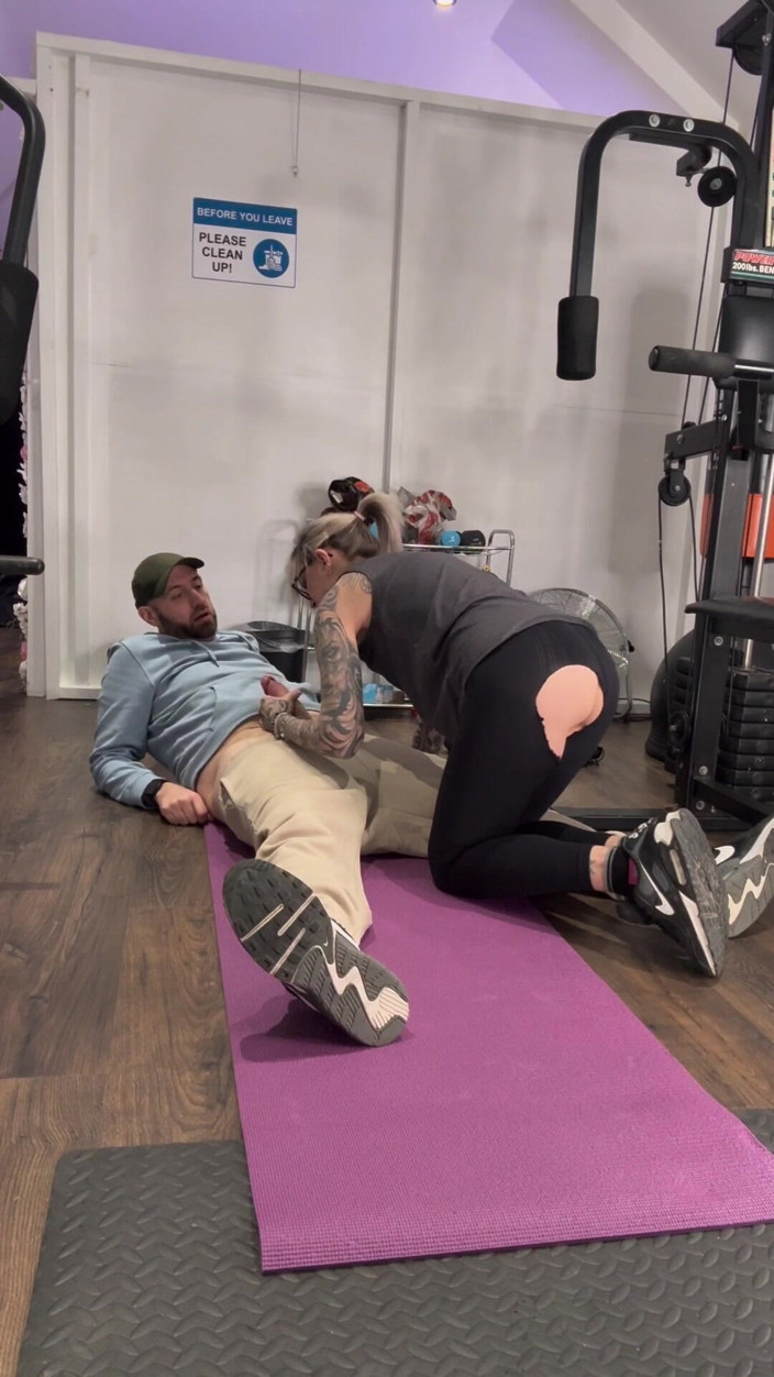 JessieRaexx: Ripped Yoga Pants