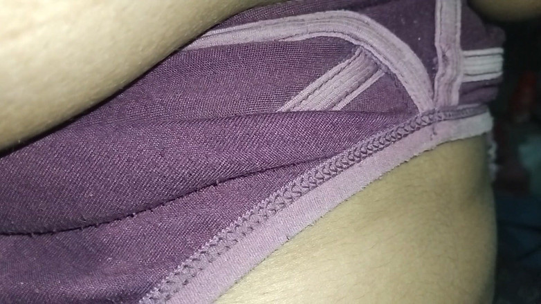 House stage: India chica en video para ella