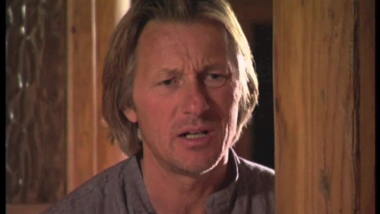 Inthe MILF room: Ela está fodendo com o médico enquanto seu marido warches