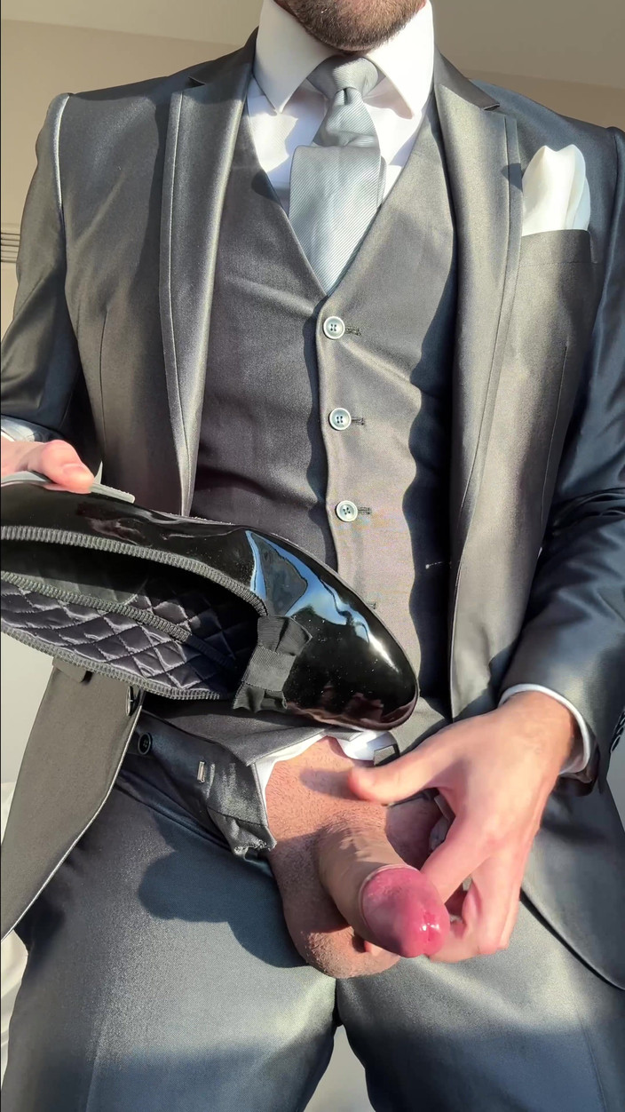 Master Shiny Shoes: 新郎在酒店房间手淫