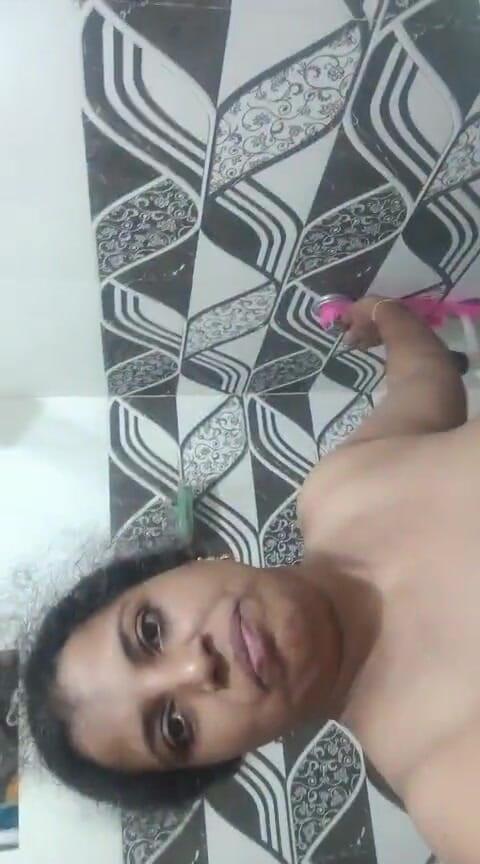 F couppilsmallu: Aunty Playing with Show