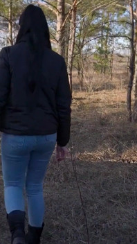 La mia fidanzata mi ha portato nella foresta dove mi ha succhiato e io l'ho scopata
