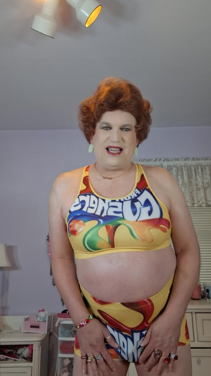 Victoria Lecherri: Ada yang mau main game peran di lapangan parkir??