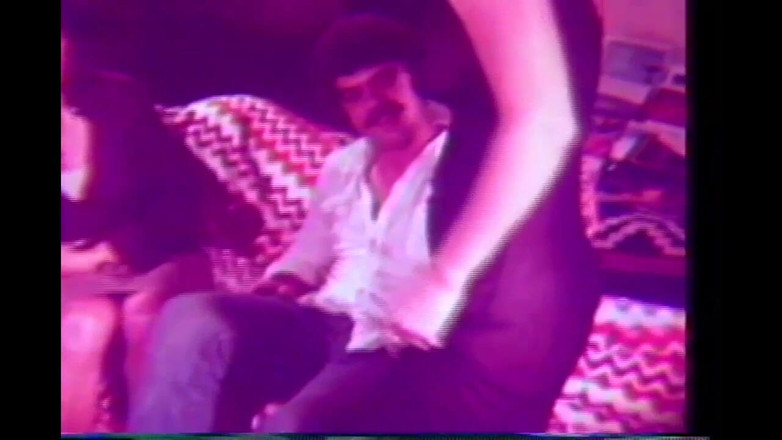 Vintage megastore: 复古荡妇屁股被巨大的黑鸡巴操和射在嘴里（完整电影）