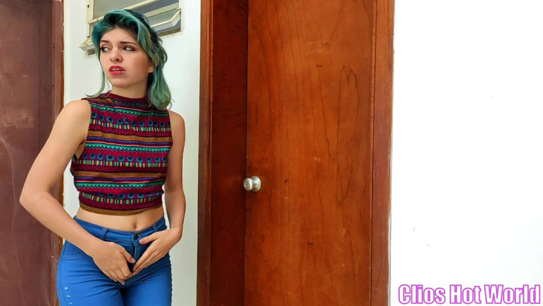 Clios Hot World: I accidentally pee my pants waiting desperately