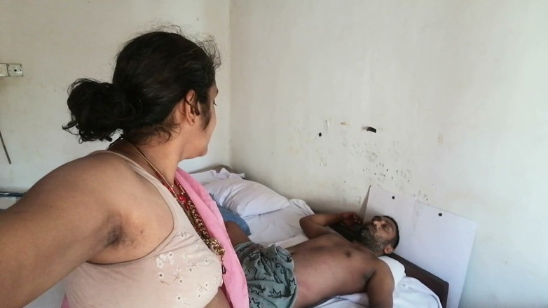 Tina Baby: desi bhaabhi pakri gee husnph apne ophis sekretri ko chod...
