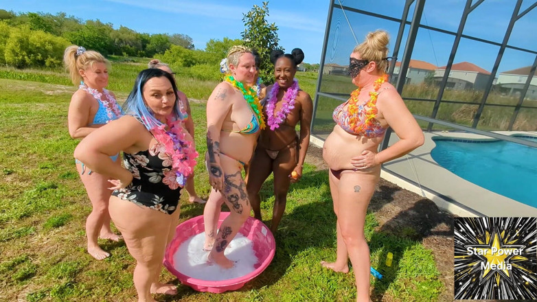 Savanna star: Bubbly Barefoot Babes Wet &amp; Wild Foot Fetish Fun