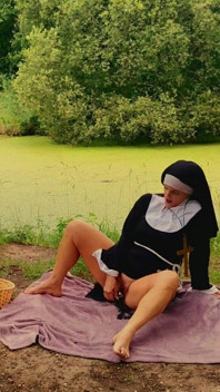 Tres delicias para monja Kylie