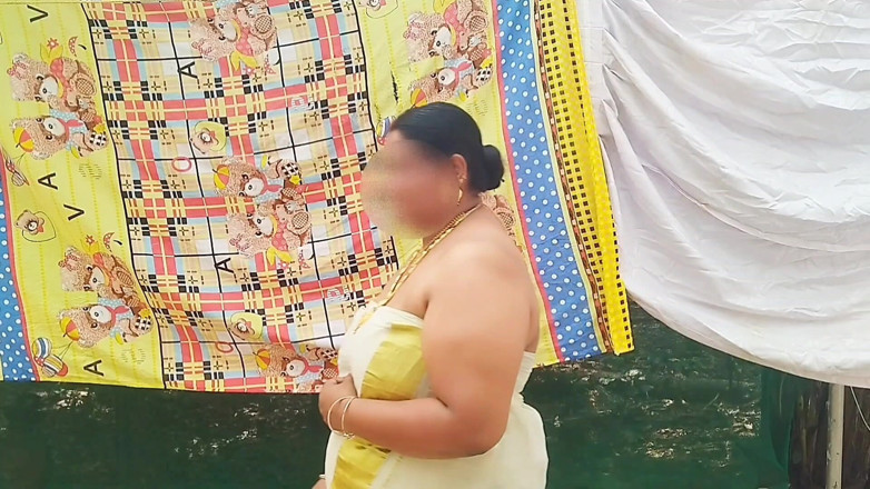 Anne Ipe: Bts, unghiuri diferite, arătând corpul dolofan gol partea 2