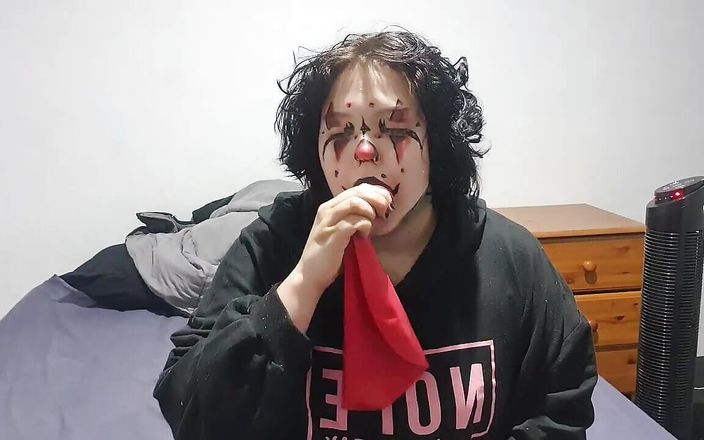 Dramatic Dumpster Fire: Clown loszka wysadza się i wyskakuje ogromny balon