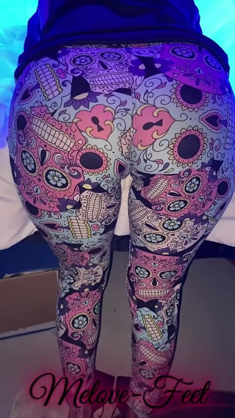 Naelor: Kompilace Meloveova lahodného zadku v těsných kalhotách