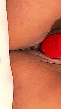 Pinay solo met grote dildo