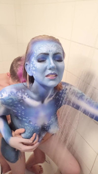 X-men mystique vücut boyası duş alma ve sikiş