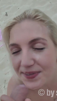 Německá Blondýnka miluje venkovní piss hry