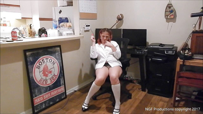 Nasty Girlfriends: Шаловливая студентка Rebel показывает ее трусики