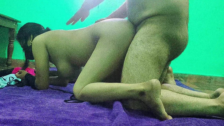 BadMash_Bhabhi: El padrastro confunde a su hijastra con su esposa y...