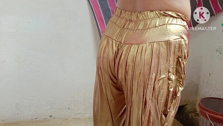 Ankurpriya000: How Is Bhabhi Dressing up for Her Friend Full Hot...