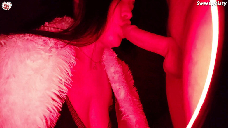 Sweety Misty: Dziewczyna ssie głęboko penisa do najlepszego przyjaciela i dostaje spust...