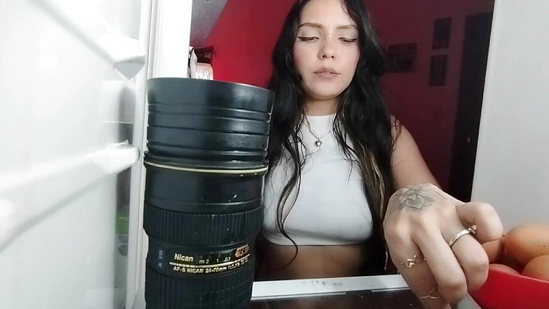 Chia 369: 饥渴且想要牛奶，我去冰箱里发现了它 - 西班牙语色情