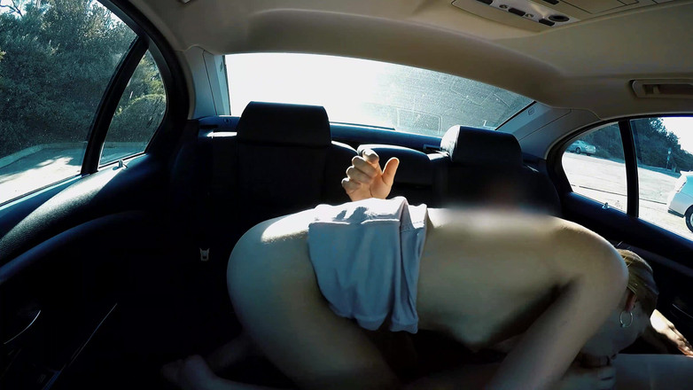 SaintPorn: Sadies tajta rakade fitta slickas, fingras och knullas utomhus