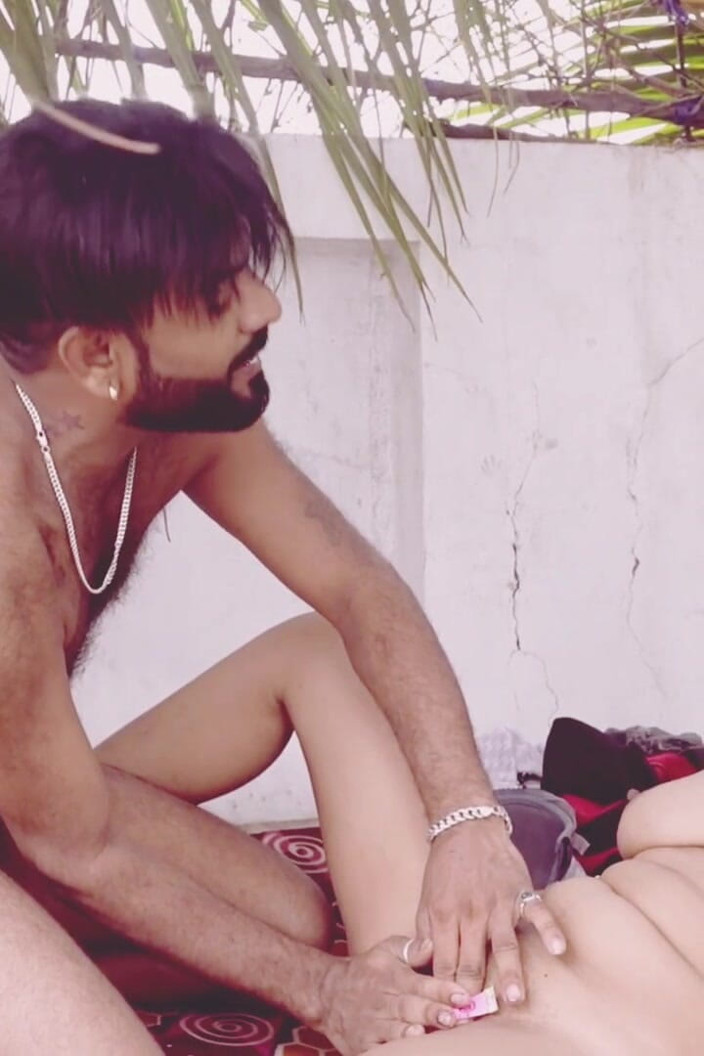 HOTKAMASUTRA: Kalpesh l-a futut pe Ruxar pe Cot în junglă