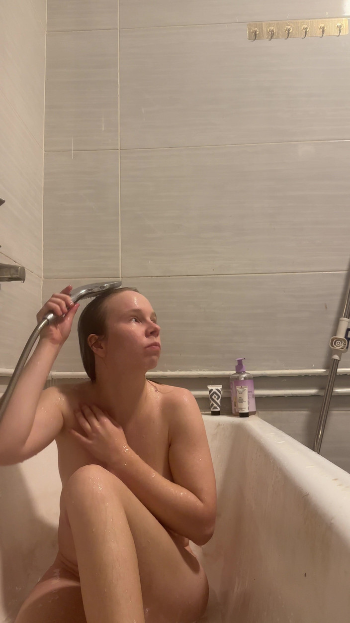 SweetLucy96: Vieni con me nella vasca?