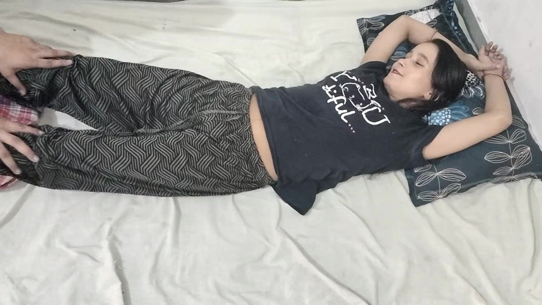 Your Preeti: Гаряча індіанка з великими натуральними цицьками катається на великому члені і отримує жорсткий трах раком