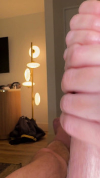 Onlyhands:彼女はダニーDを突き上げて、完全に上に突き上げた