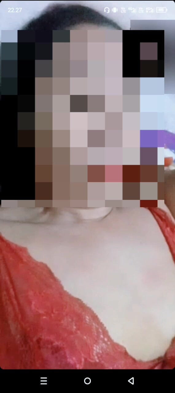 Astriana88: "Saya tidak menjangkakannya! Isteri jiran menghantar VC nakal semasa suaminya...
