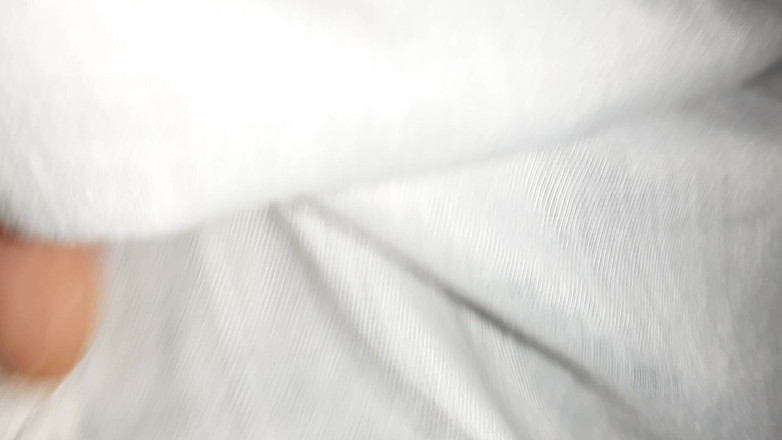 Lesbian-illusion: Podczas gdy moja dziewczyna uczy się do egzaminu, nasz sąsiad...