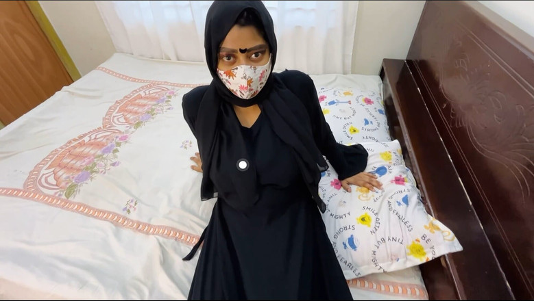 Banglasexycouple: Une bhabhi indienne flirte de façon ludique avec son beau...