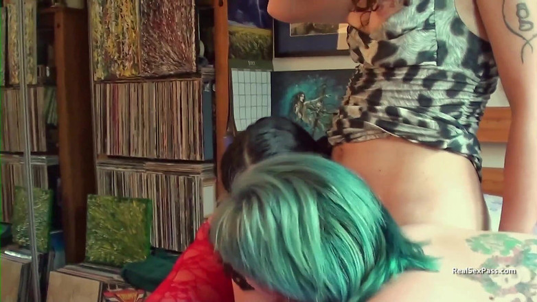 Transexual Fun: Espontânea nos bastidores de duas fêmeas com transsexual