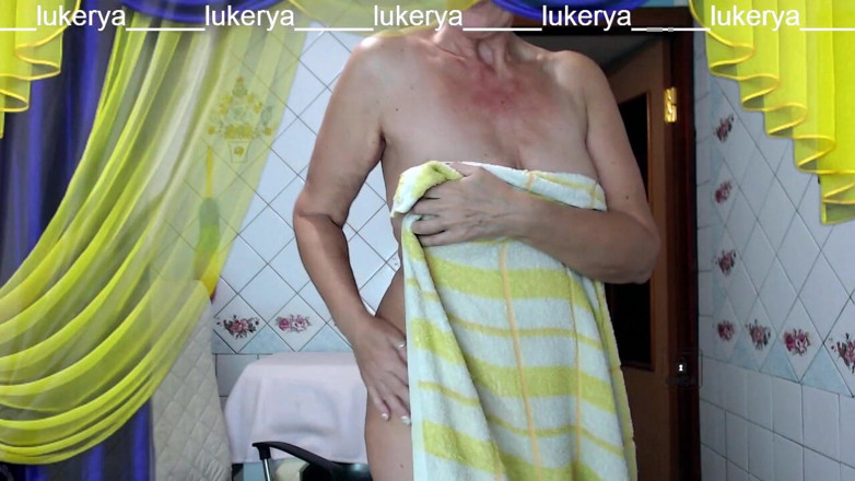 Lukerya: How Lukerya Cut Her Hair During an Online Chat