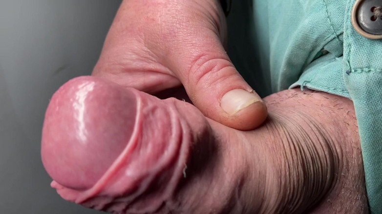 Foreskinguy: 包皮特写以射精结束