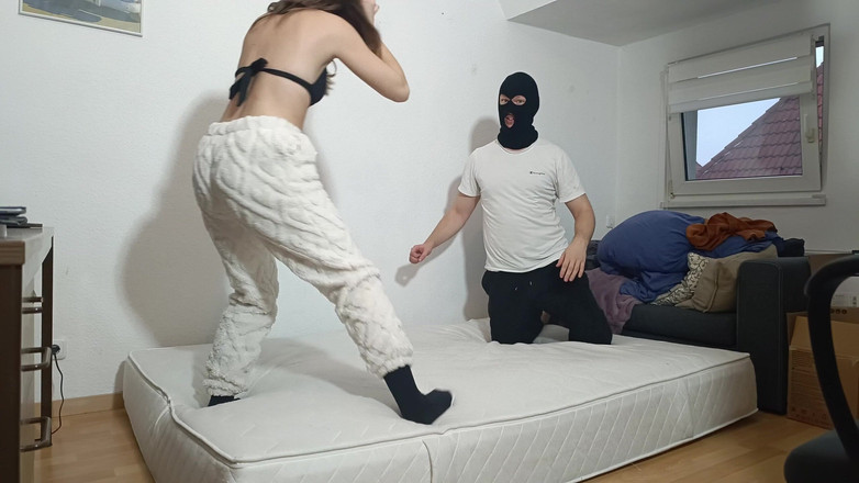 German ballsbusted: Meci de lupte cu gâdilare