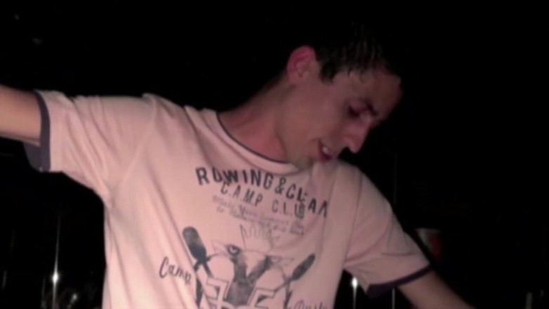 Crunch Boy: Gay fucked by 2 straights in a cruising in Paris