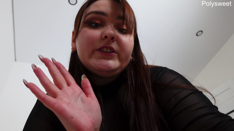 Polly Sweet: Denna MILF med en strapon vet vad spakar att dra...