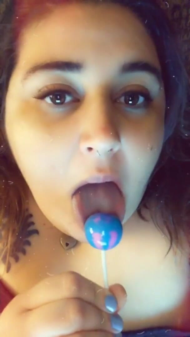 Nikki Danzig: Você tem algo maior que eu possa chupar, papai?