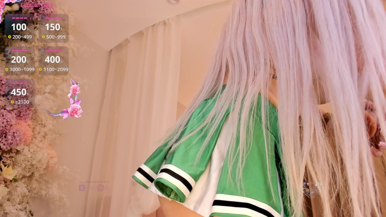 Mia_Milana: 啦啦队长喜欢大假阳具