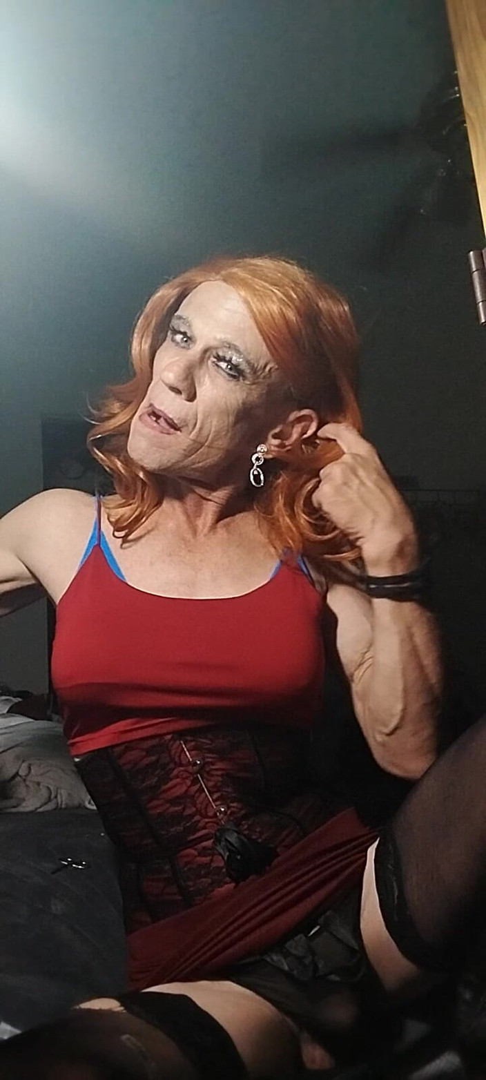 BriannaSlut: パーティーのためにおしゃれをする