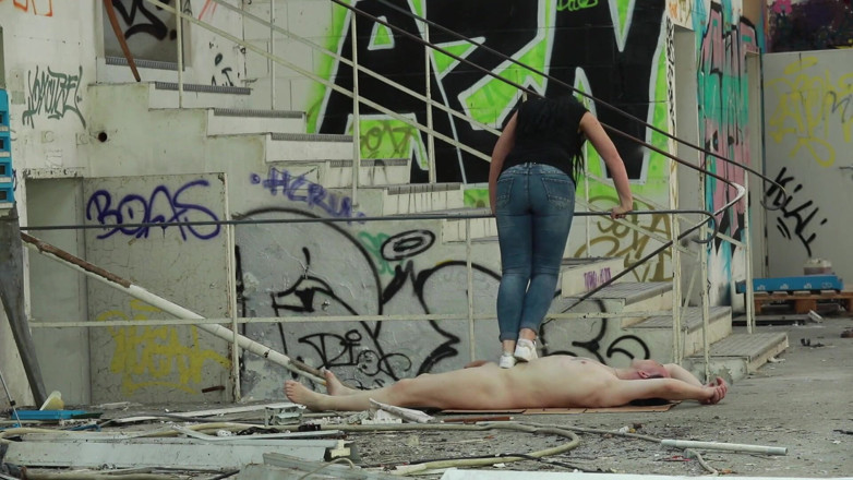 Lady Luciana Di Domizio: Trampling in the lost place