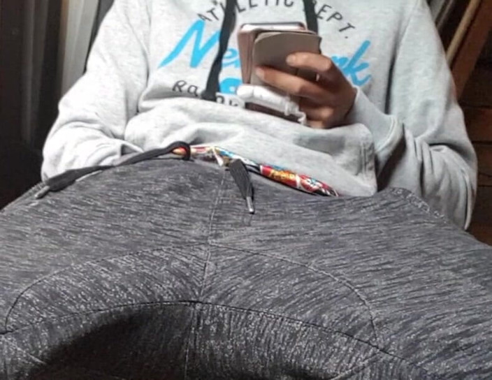 ShyBoy: Немецкого паренька с большим членом застукали за мастурбацией меня с огромным камшотом до оргазма